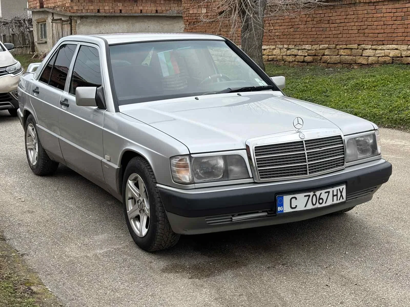 Mercedes-Benz 190 1.8 газ бензин като нова , снимка 2 - Автомобили и джипове - 53431569