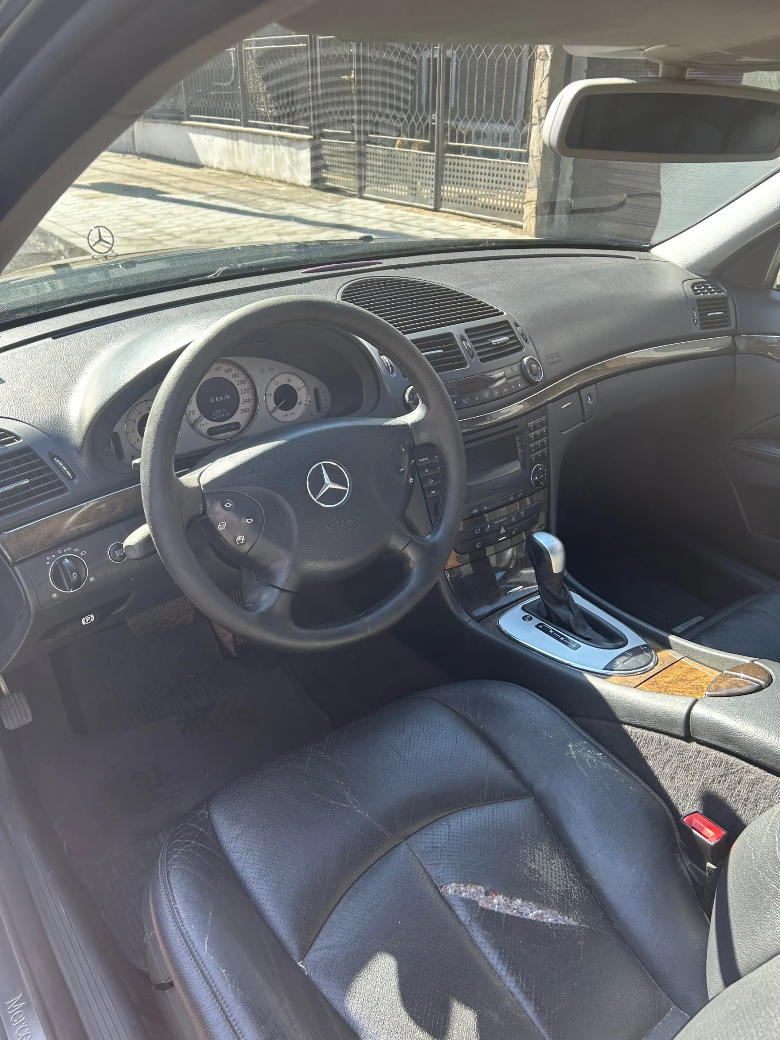 Mercedes-Benz E 320, снимка 8 - Автомобили и джипове - 54009135