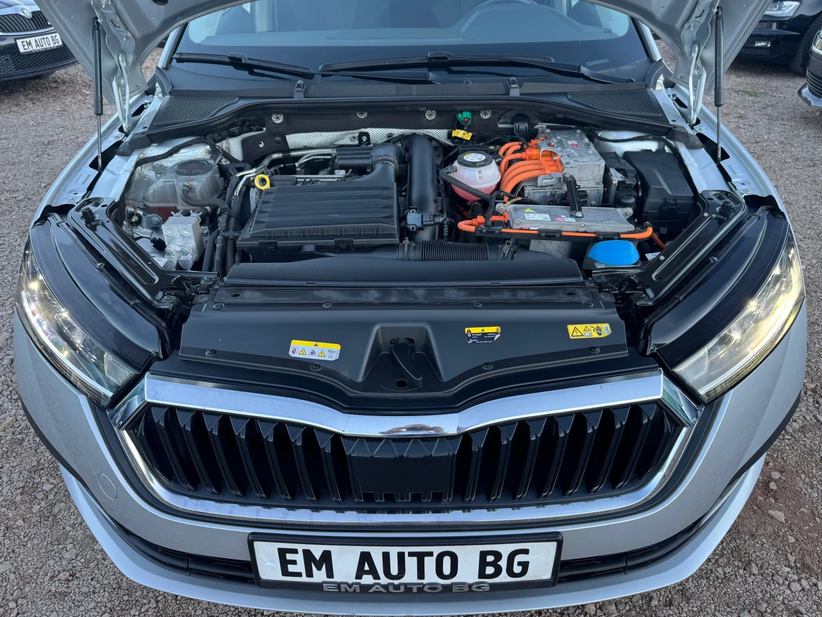 Skoda Octavia 1.4iV PHEV, снимка 8 - Автомобили и джипове - 54109391