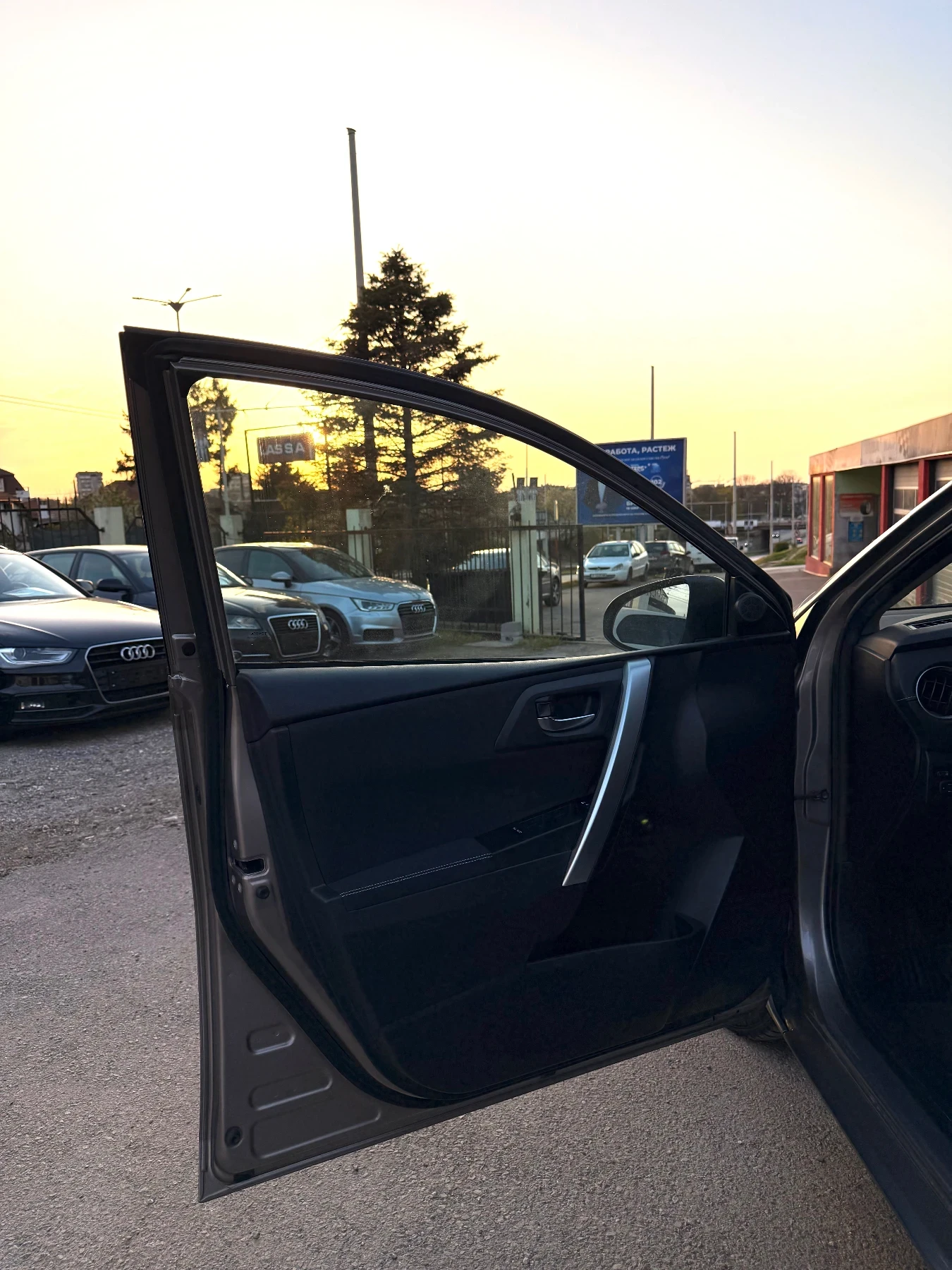 Toyota Auris 1.8* HYBRID* E-CVT* NAVI* CAMERA, снимка 7 - Автомобили и джипове - 54207986