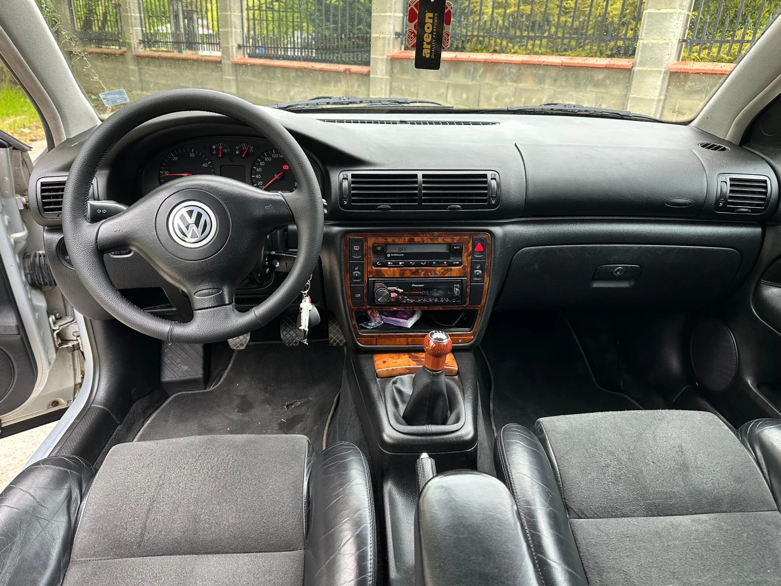 VW Passat 1.9 TDI, снимка 10 - Автомобили и джипове - 54382996