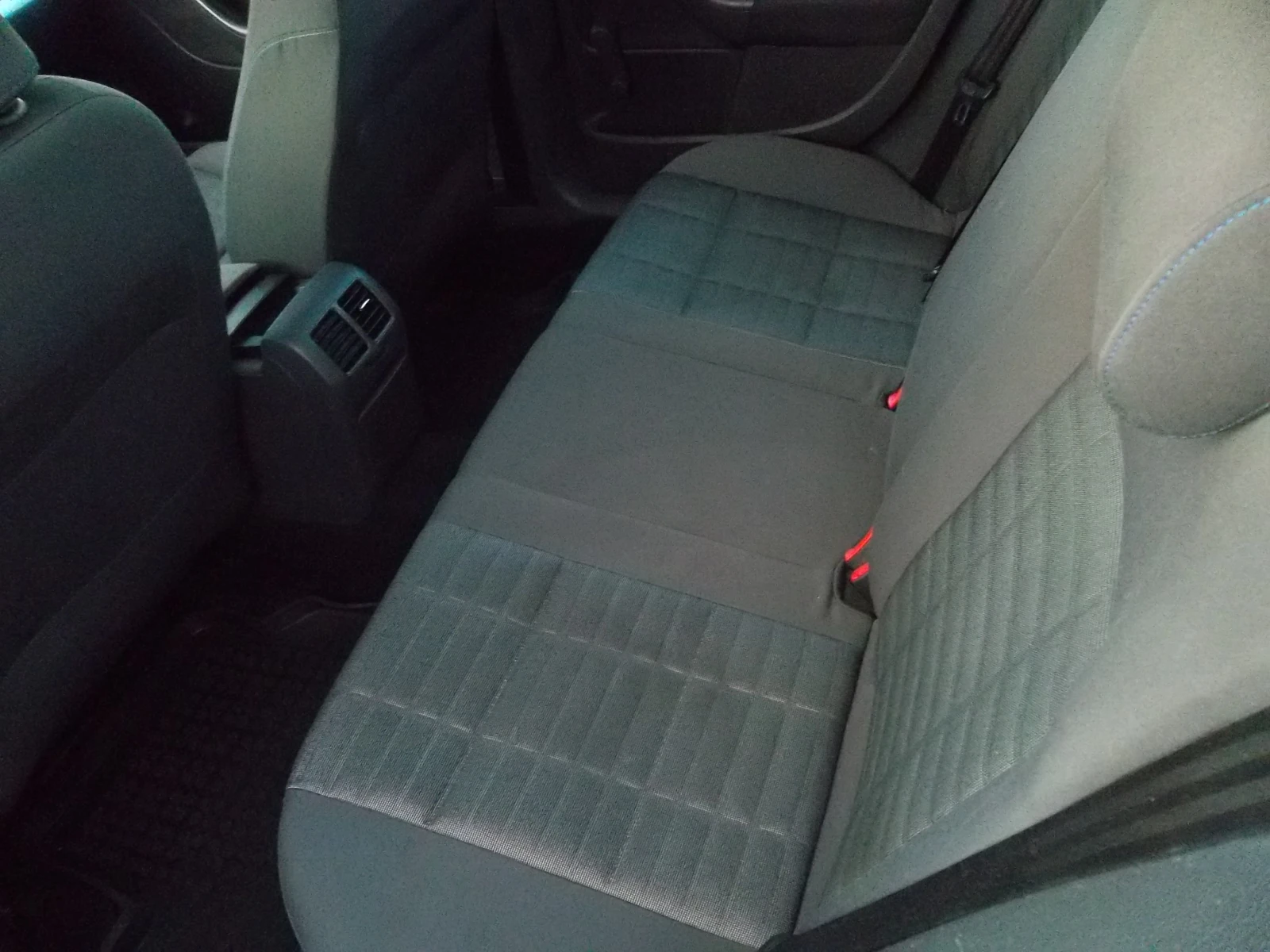 VW Golf 1.9TDI -6sk, снимка 15 - Автомобили и джипове - 54721458