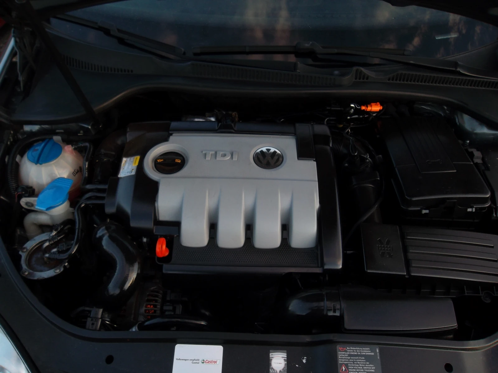 VW Golf 1.9TDI -6sk, снимка 16 - Автомобили и джипове - 54721458