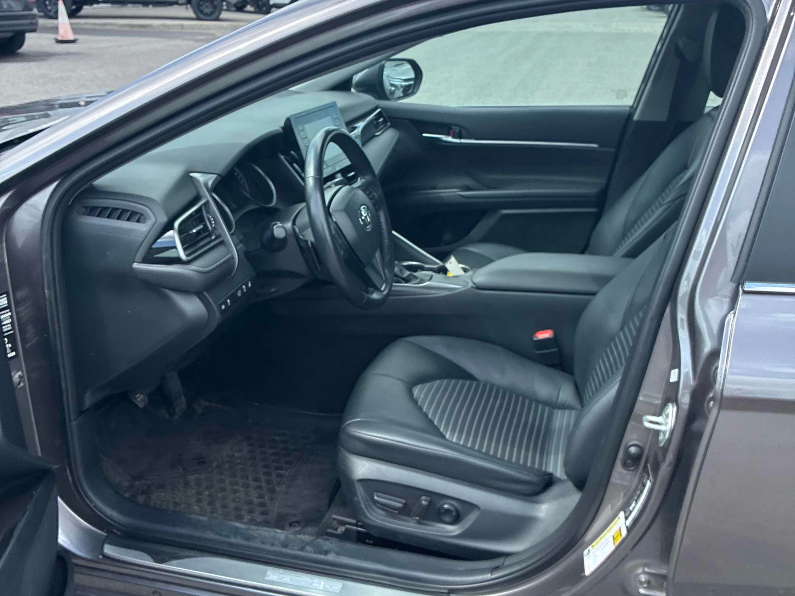 Toyota Camry * SE * АВТОКРЕДИТ БЕЗ ПЪРВОНАЧАЛНА ВНОСКА* , снимка 5 - Автомобили и джипове - 55847240