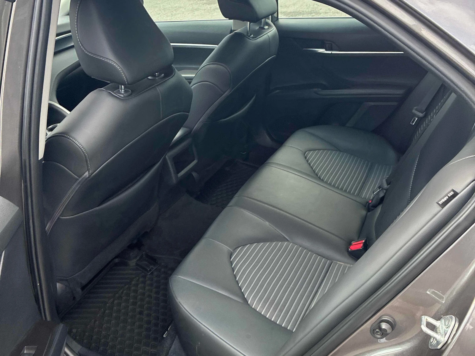 Toyota Camry * SE * АВТОКРЕДИТ БЕЗ ПЪРВОНАЧАЛНА ВНОСКА* , снимка 11 - Автомобили и джипове - 55847240