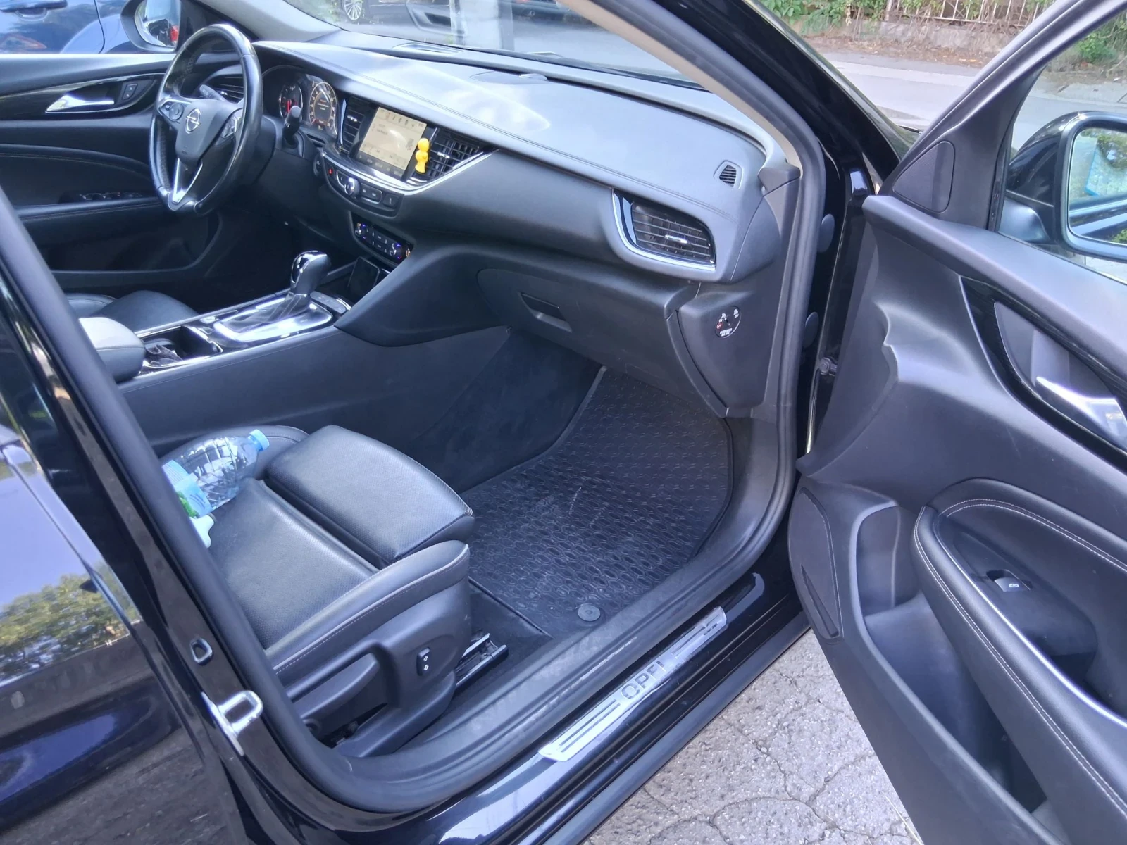 Opel Insignia 2.0ТДЦИ 170оня Всички екстри, снимка 3 - Автомобили и джипове - 55851465