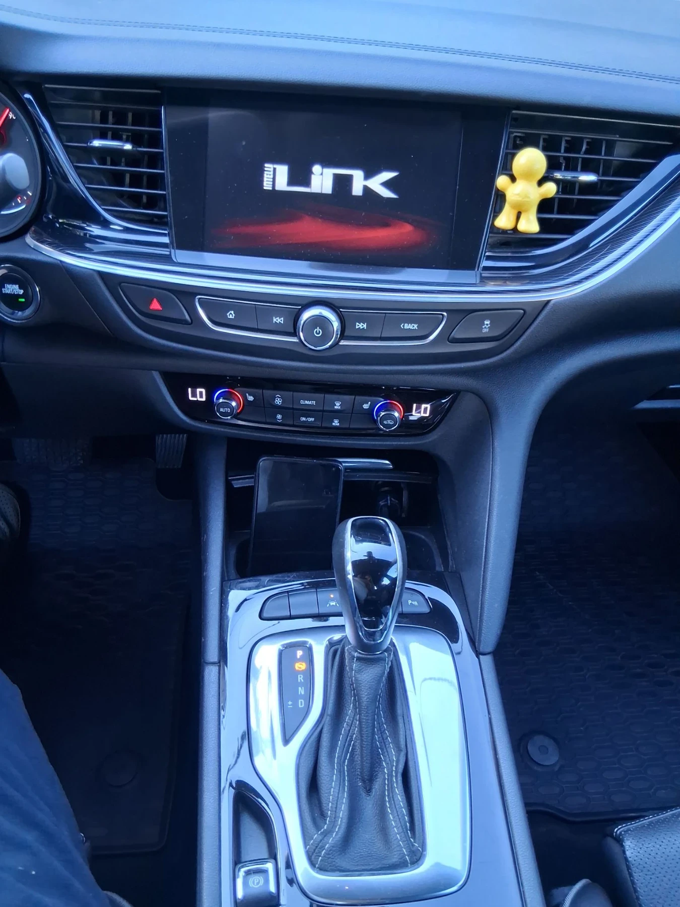 Opel Insignia 2.0ТДЦИ 170оня Всички екстри, снимка 11 - Автомобили и джипове - 55851465