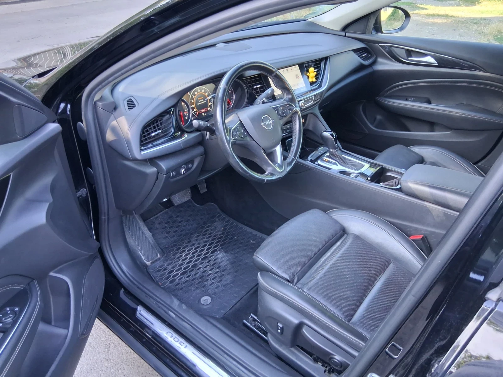 Opel Insignia 2.0ТДЦИ 170оня Всички екстри, снимка 4 - Автомобили и джипове - 55851465