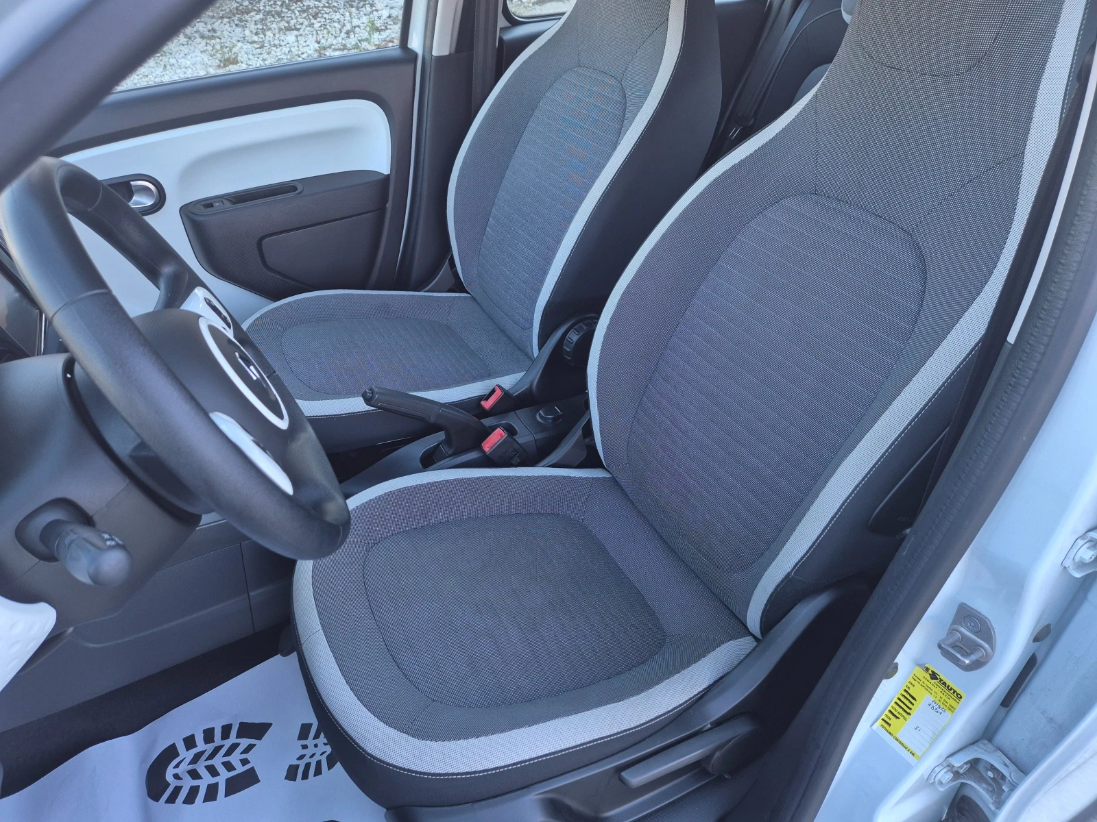 Renault Twingo 22kWh, 48764km, снимка 10 - Автомобили и джипове - 56635742