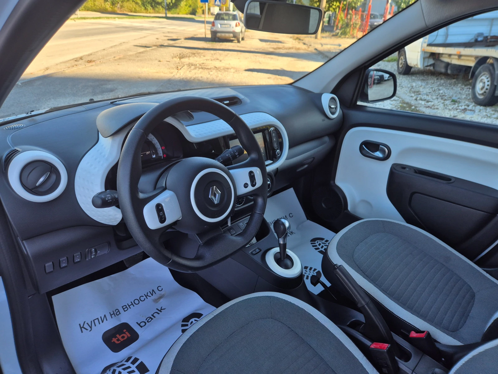 Renault Twingo 22kWh, 48764km, снимка 9 - Автомобили и джипове - 56635742
