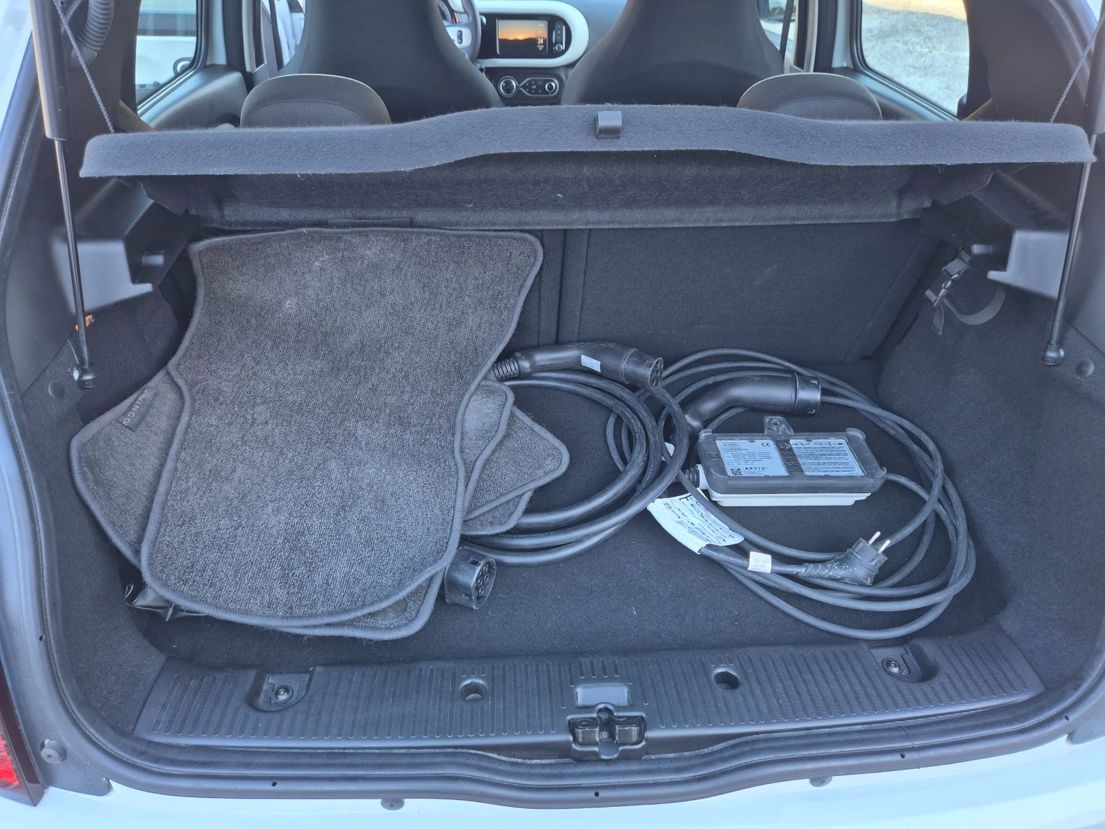 Renault Twingo 22kWh, 48764km, снимка 16 - Автомобили и джипове - 56635742