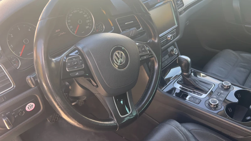 VW Touareg, снимка 8 - Автомобили и джипове - 49472389