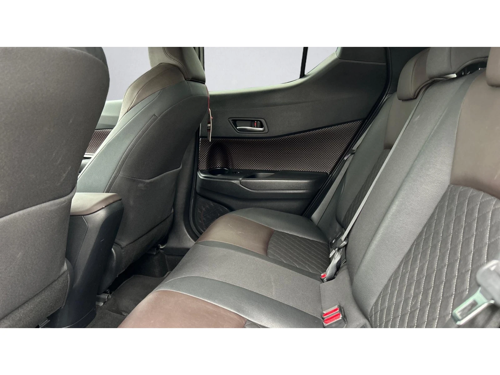 Toyota C-HR Месечна вноска от 190  , снимка 11 - Автомобили и джипове - 54038362