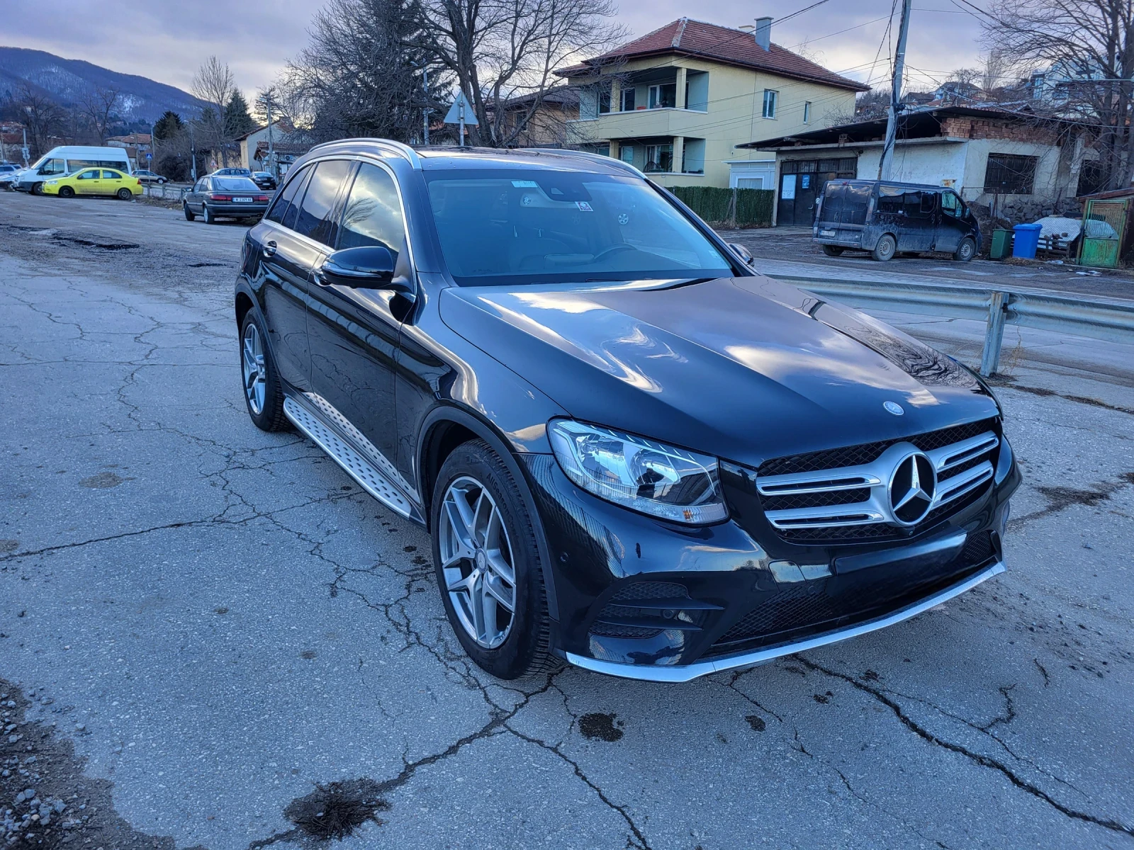 Mercedes-Benz GLC 220 AMG, снимка 15 - Автомобили и джипове - 54384250