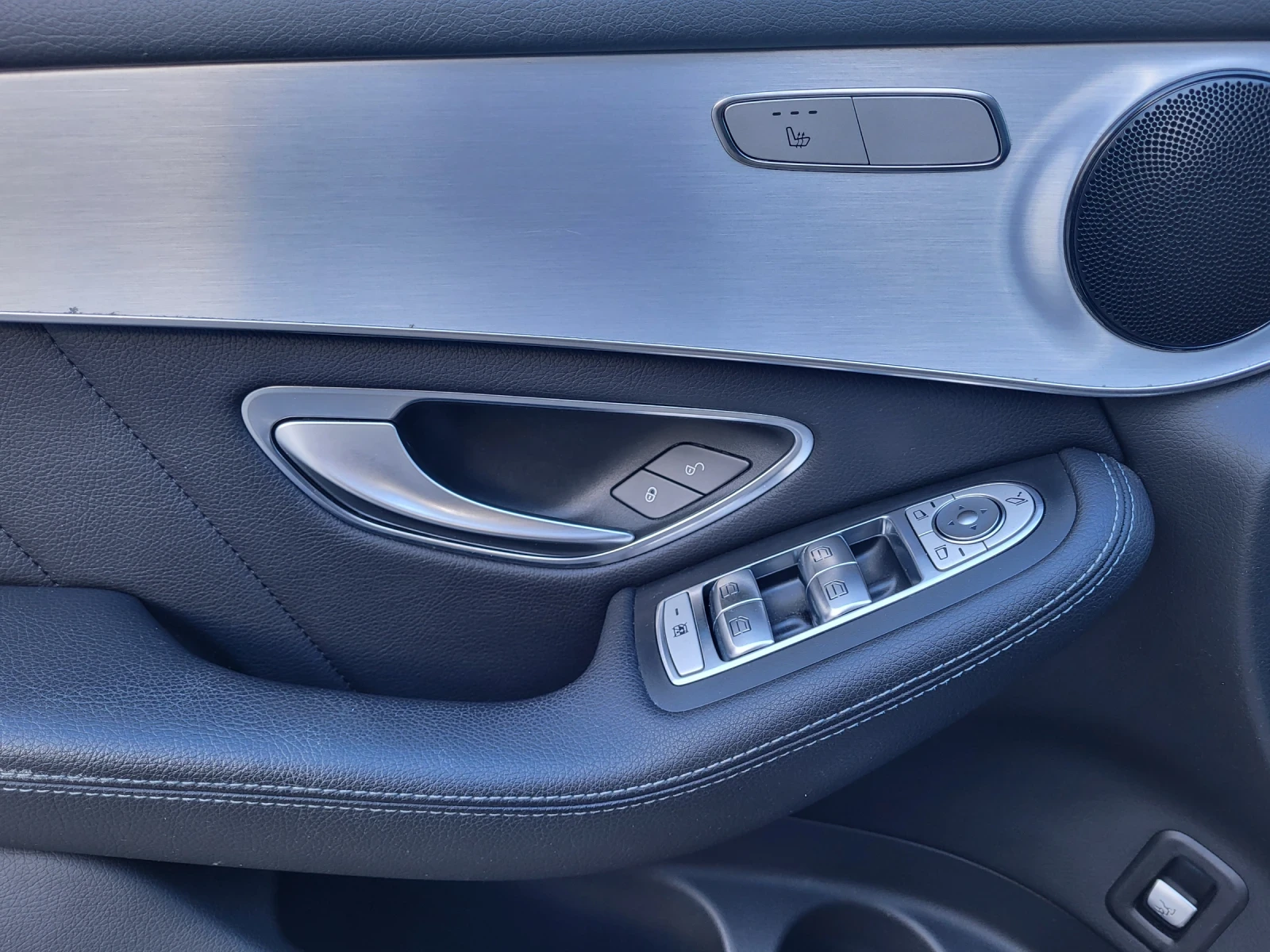 Mercedes-Benz GLC 220 AMG, снимка 13 - Автомобили и джипове - 54384250