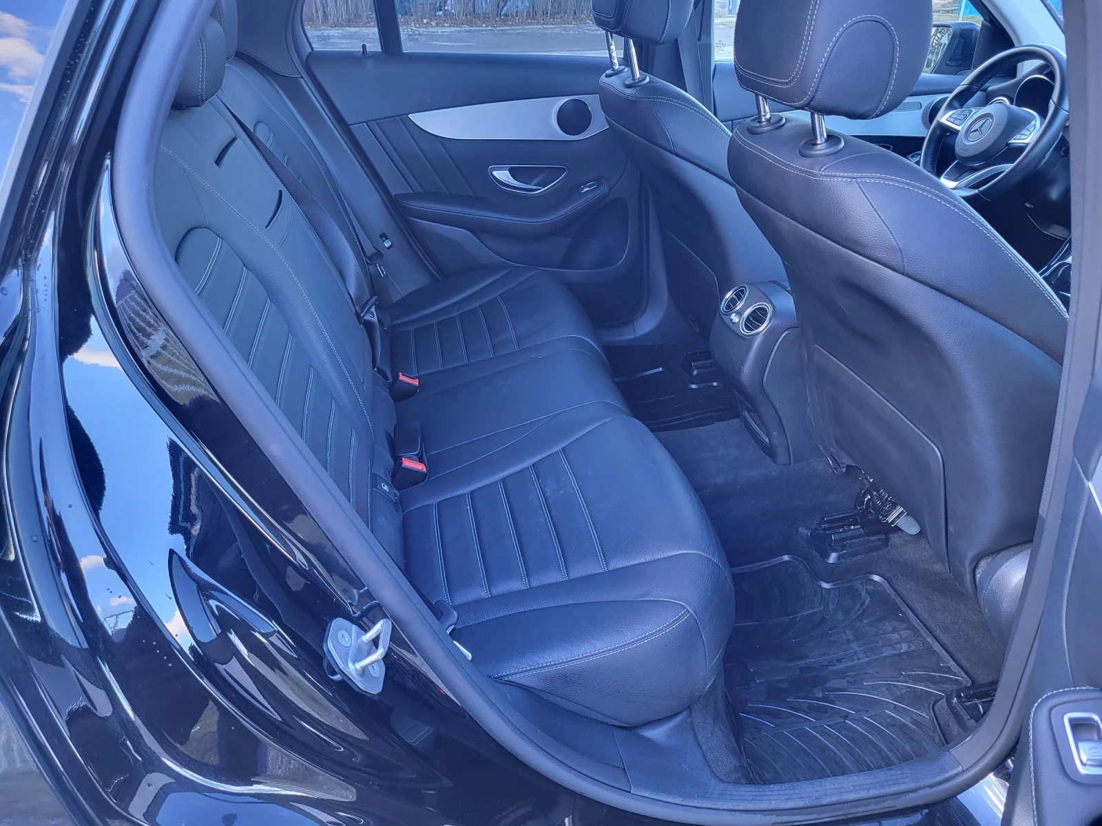 Mercedes-Benz GLC 220 AMG, снимка 3 - Автомобили и джипове - 54384250