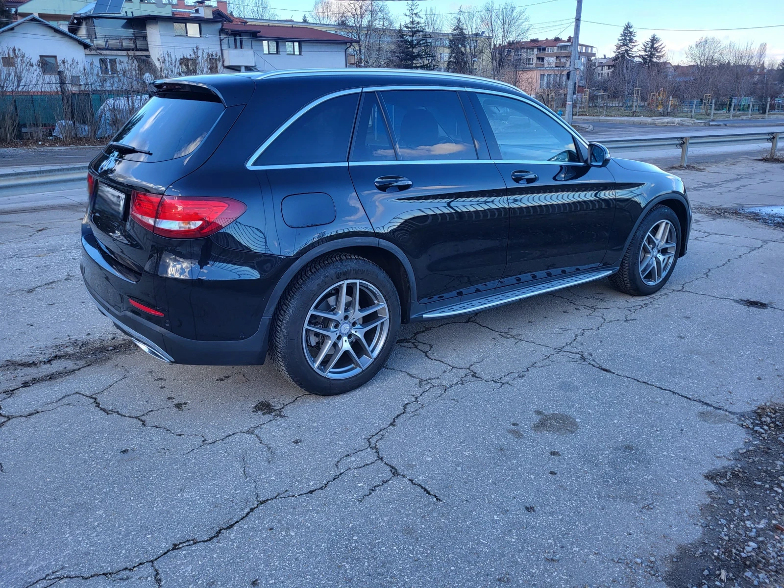 Mercedes-Benz GLC 220 AMG, снимка 2 - Автомобили и джипове - 54384250
