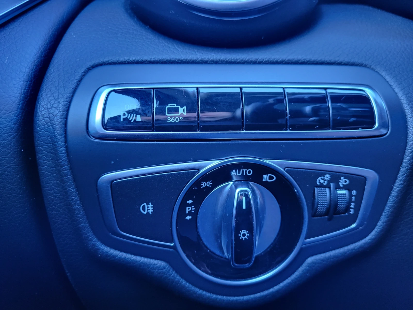 Mercedes-Benz GLC 220 AMG, снимка 9 - Автомобили и джипове - 54384250