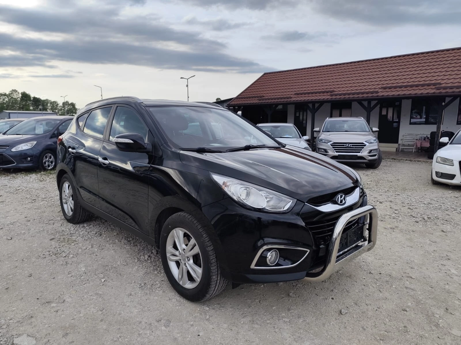 Hyundai IX35 2.0 дизел, снимка 3 - Автомобили и джипове - 54640976