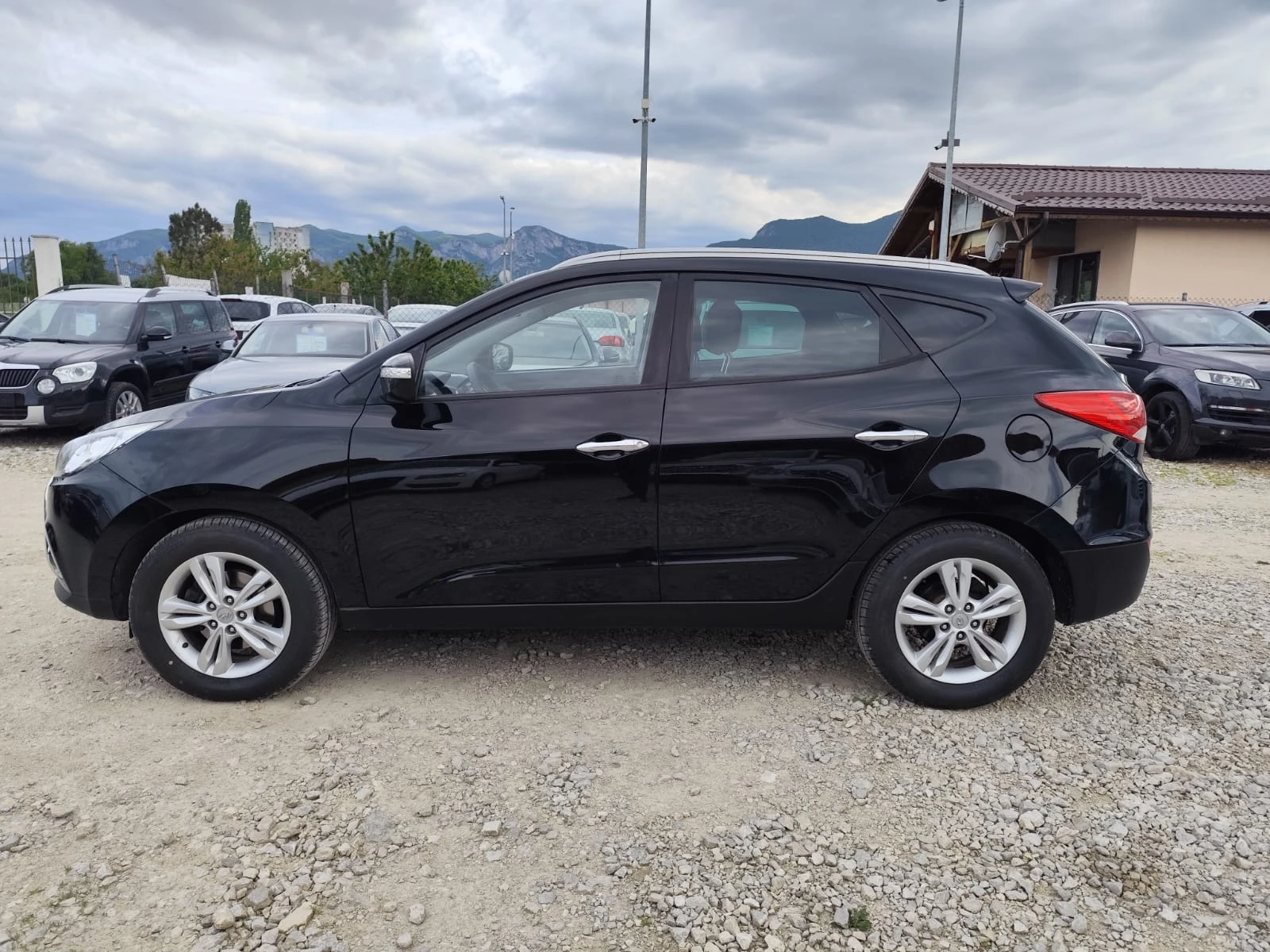 Hyundai IX35 2.0 дизел, снимка 9 - Автомобили и джипове - 54640976