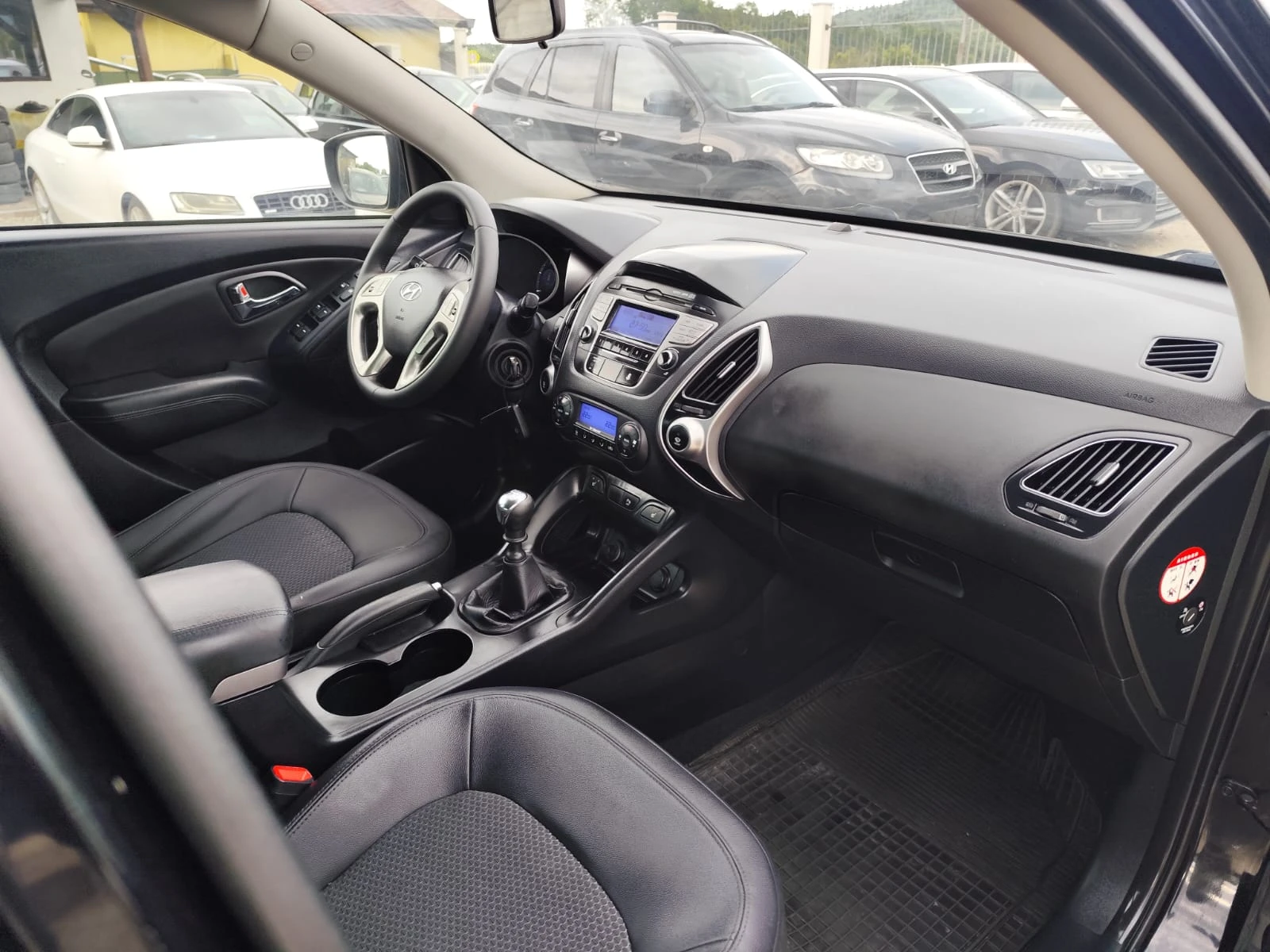 Hyundai IX35 2.0 дизел, снимка 12 - Автомобили и джипове - 54640976