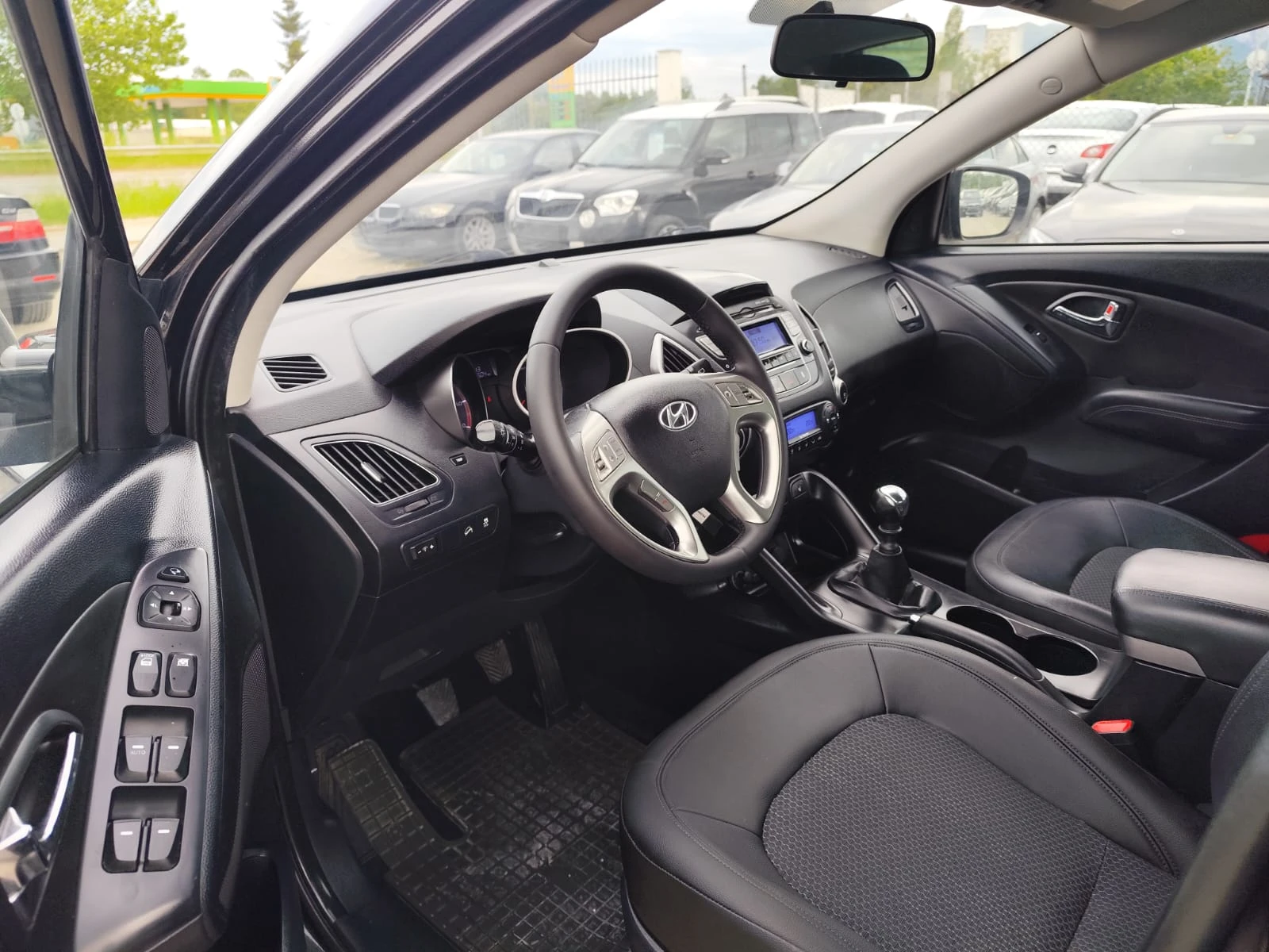 Hyundai IX35 2.0 дизел, снимка 11 - Автомобили и джипове - 54640976