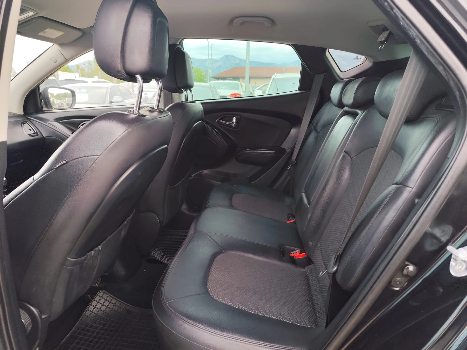 Hyundai IX35 2.0 дизел, снимка 14 - Автомобили и джипове - 54640976