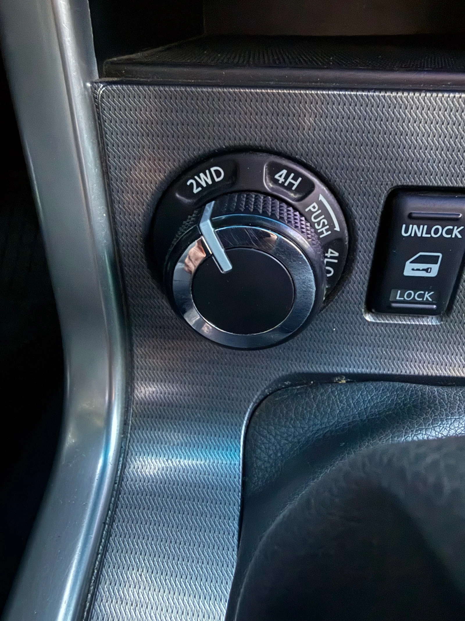 Nissan Navara, снимка 16 - Автомобили и джипове - 55467328