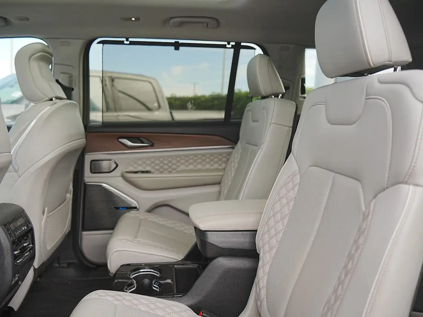 Jeep Grand cherokee L SUMMUT 3.6 PANORAMA 360CAM FULL, снимка 15 - Автомобили и джипове - 55672752