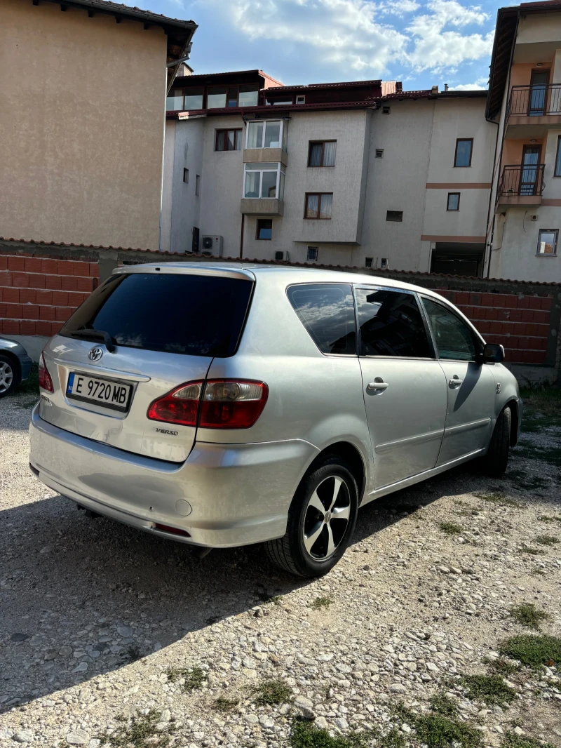 Toyota Avensis verso 7 места!!, снимка 3 - Автомобили и джипове - 47538002