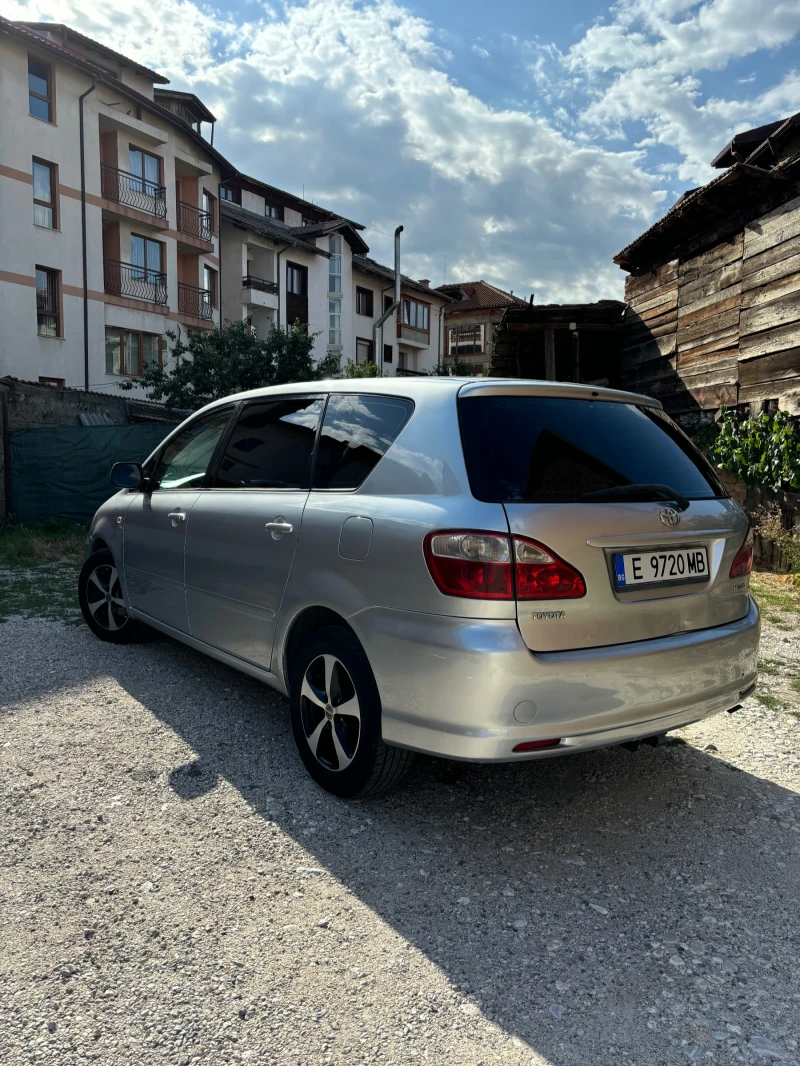 Toyota Avensis verso 7 места!!, снимка 4 - Автомобили и джипове - 47538002