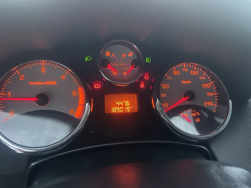 Peugeot 207 1.6 HDI, снимка 8 - Автомобили и джипове - 47453079