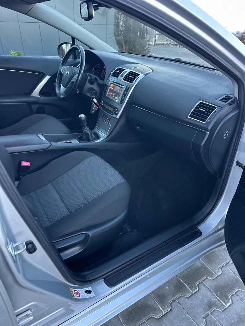 Toyota Avensis 2.0D4d/124кс/Facelift/Нави/Камера/Лед, снимка 6 - Автомобили и джипове - 52816597