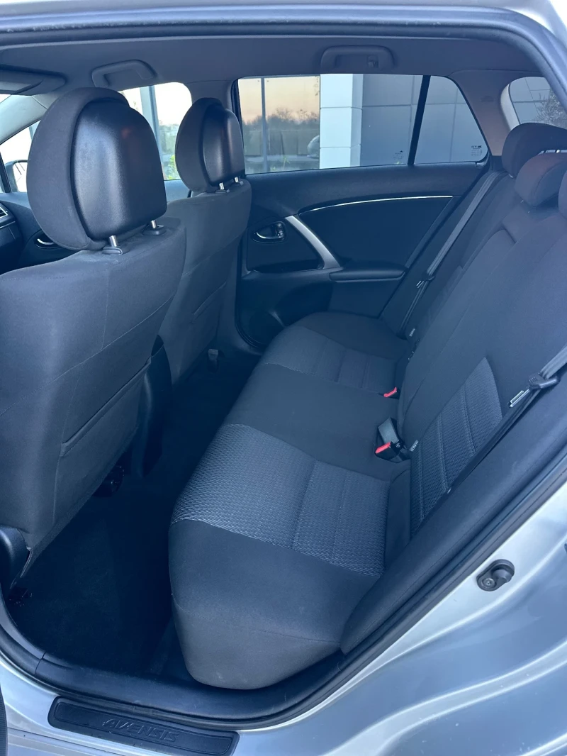 Toyota Avensis 2.0D4d/124кс/Facelift/Нави/Камера/Лед, снимка 4 - Автомобили и джипове - 52816597
