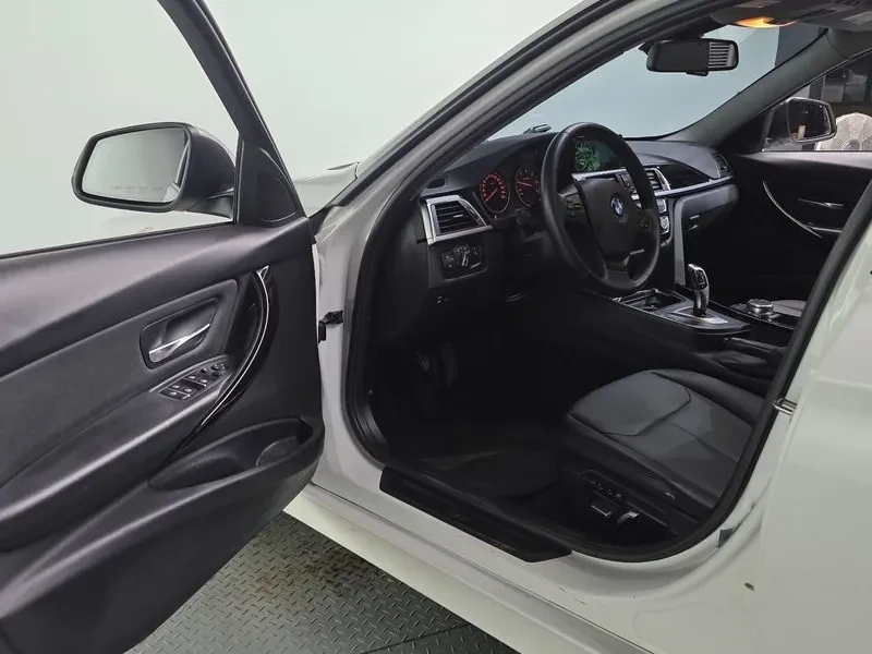 BMW 320 D F30, снимка 10 - Автомобили и джипове - 55789729