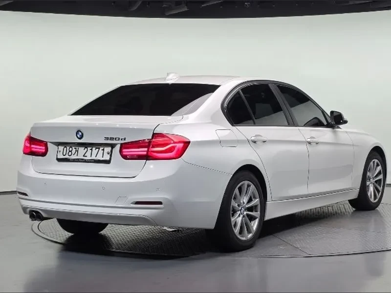 BMW 320 D F30, снимка 2 - Автомобили и джипове - 55789729