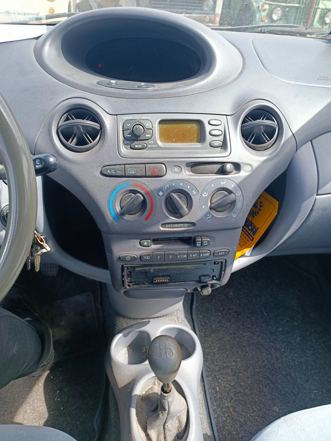 Toyota Yaris 1.0i euro 3 - изображение 7