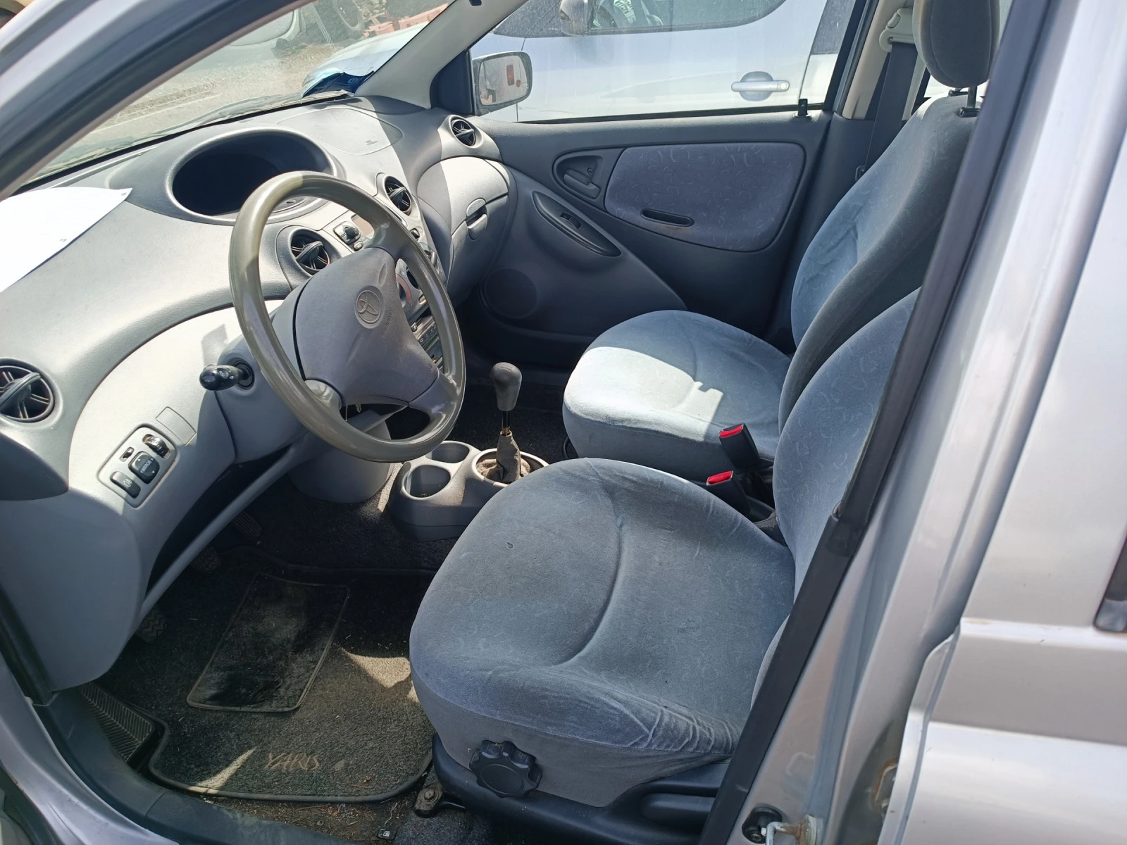 Toyota Yaris 1.0i euro 3 - изображение 5