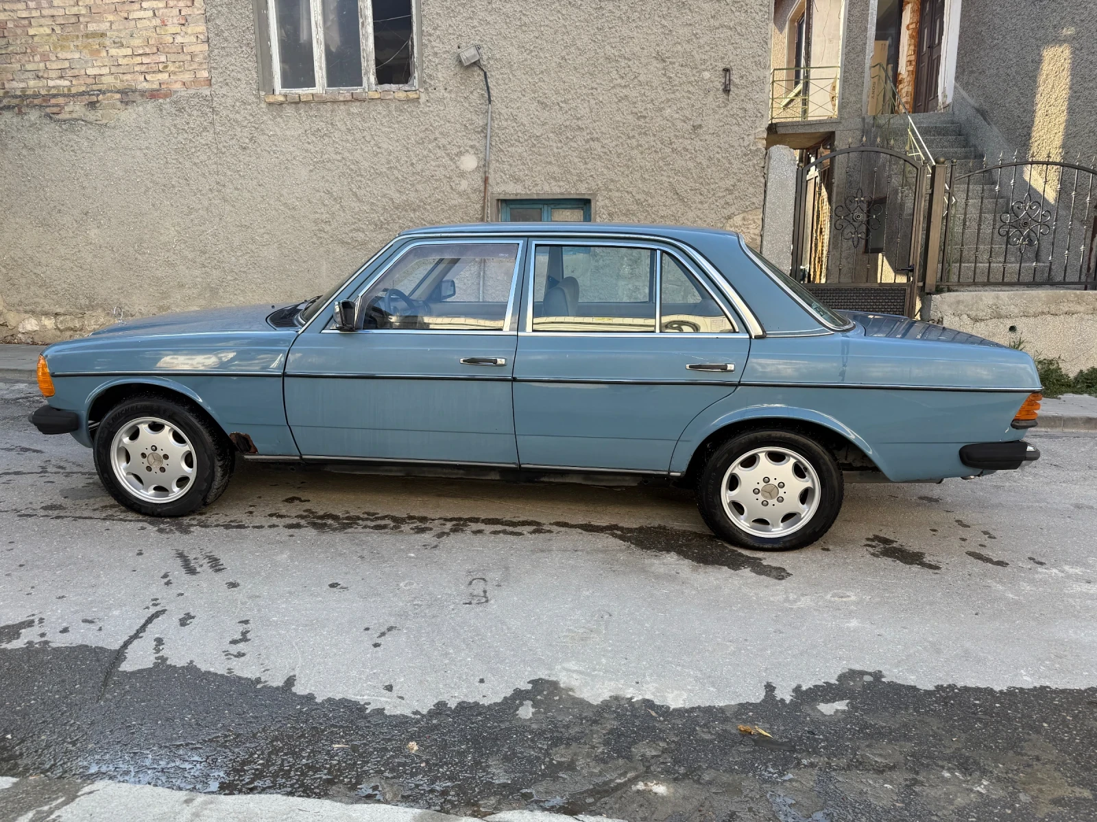 Mercedes-Benz 123  - изображение 8