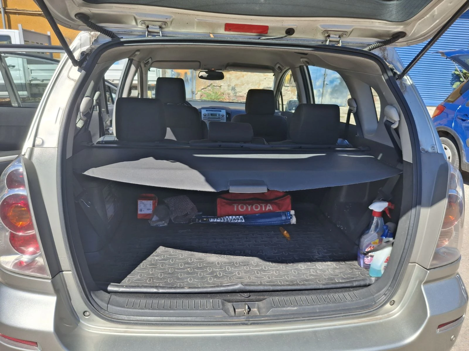 Toyota Corolla verso 2.2 D-4D - изображение 2
