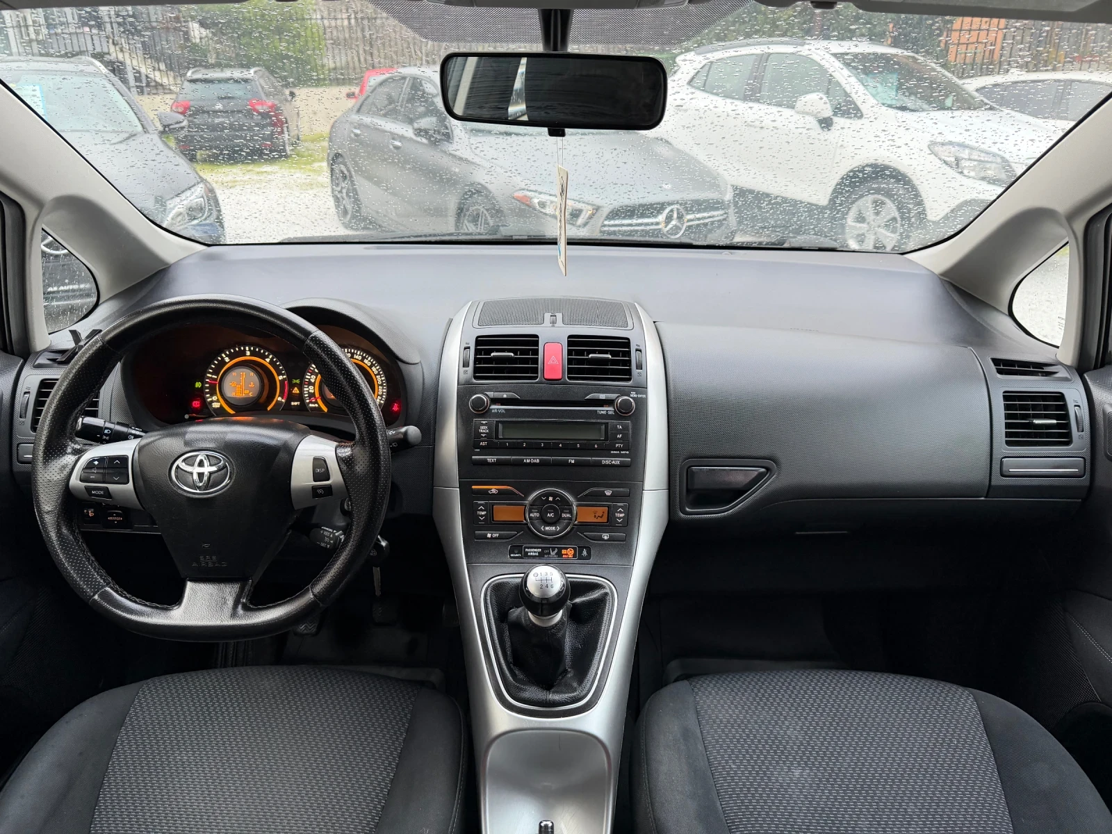 Toyota Auris 2.0 DIESEL * D4D * FACELIFT * РЕГИСТРИРАН, снимка 13 - Автомобили и джипове - 54150513
