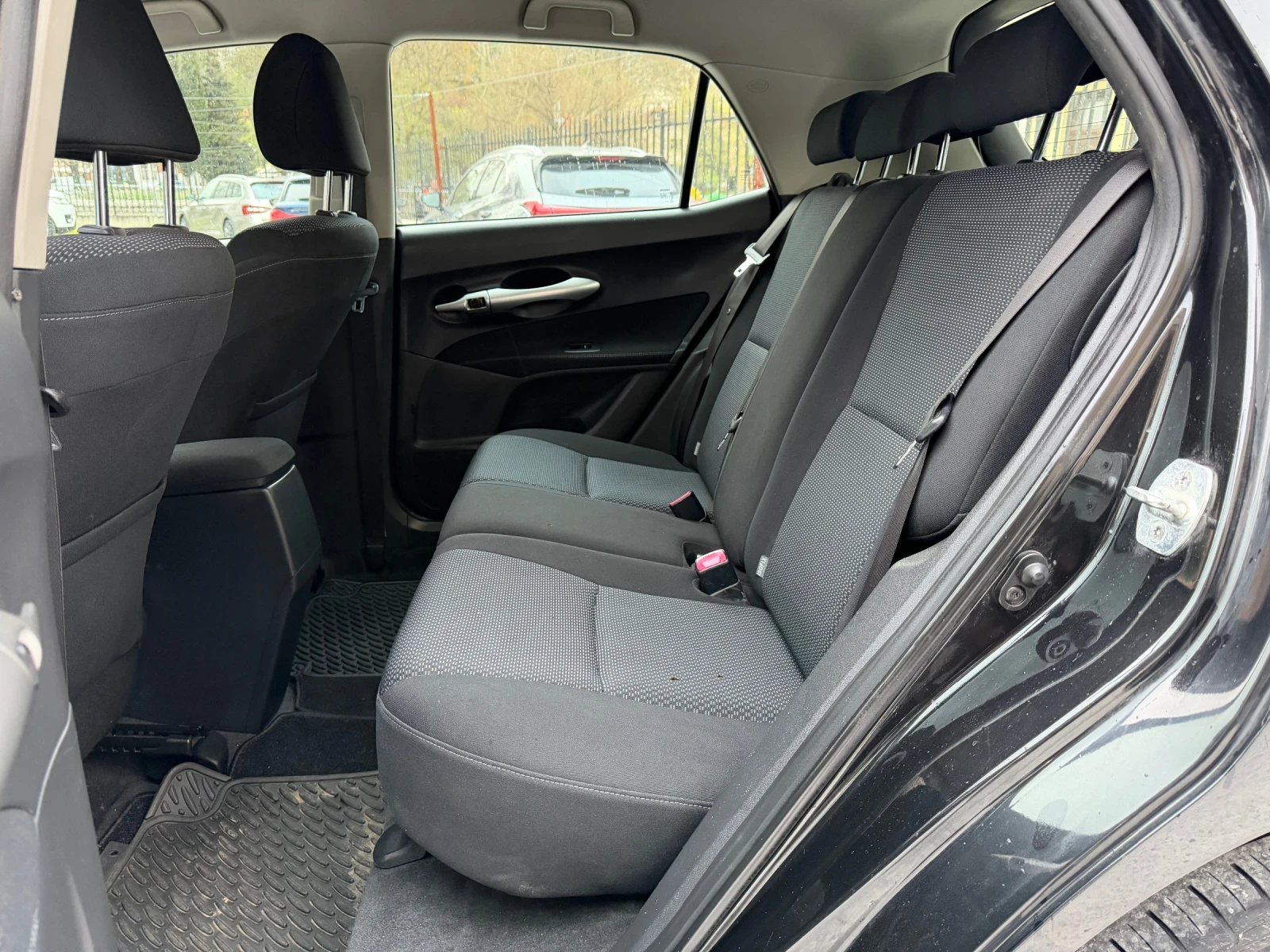 Toyota Auris 2.0 DIESEL * D4D * FACELIFT * РЕГИСТРИРАН, снимка 10 - Автомобили и джипове - 54150513