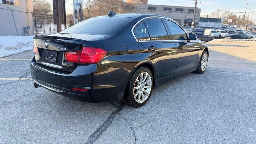 BMW 328 xDrive Sedan* АвтоКредит* (Цена до БГ) , снимка 6 - Автомобили и джипове - 54332342