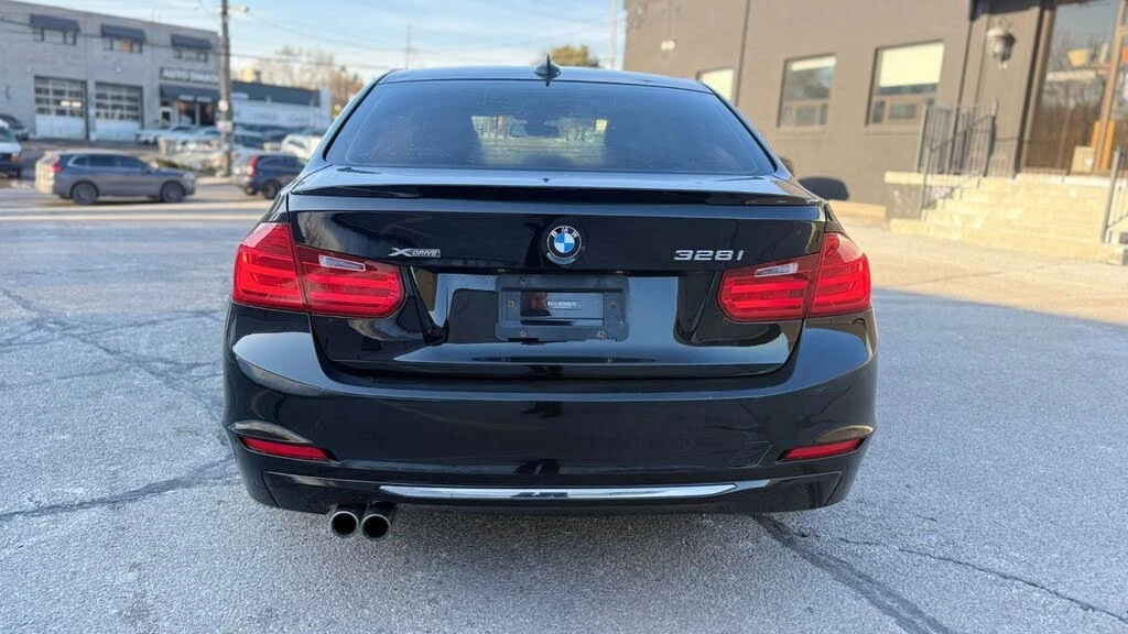 BMW 328 xDrive Sedan* АвтоКредит* (Цена до БГ) , снимка 5 - Автомобили и джипове - 54332342