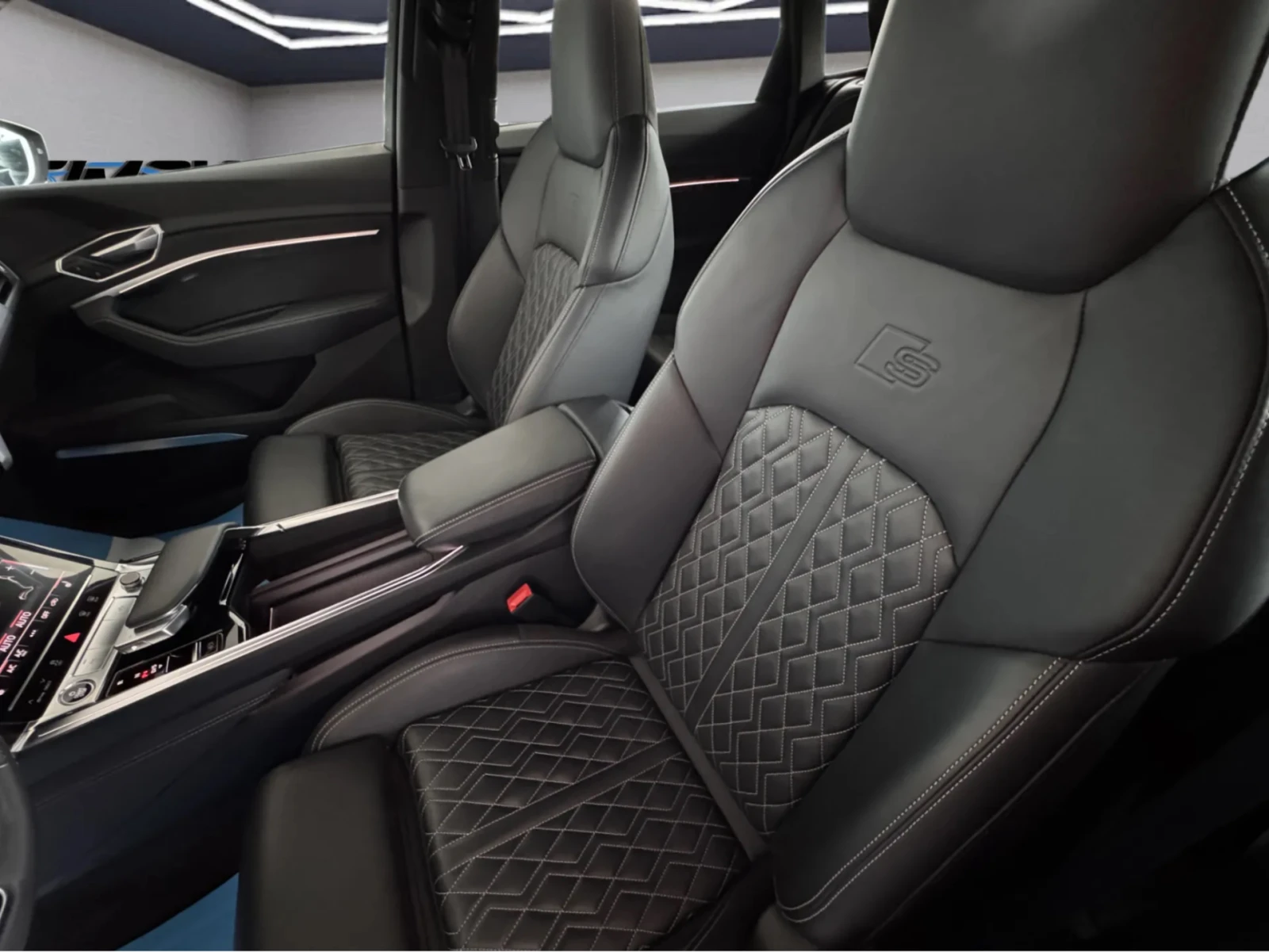 Audi E-Tron 55 S-LINE PLUS 95KWH B&O КОЖА ПОДГРЕВ ПАНОРАМА , снимка 9 - Автомобили и джипове - 55585413