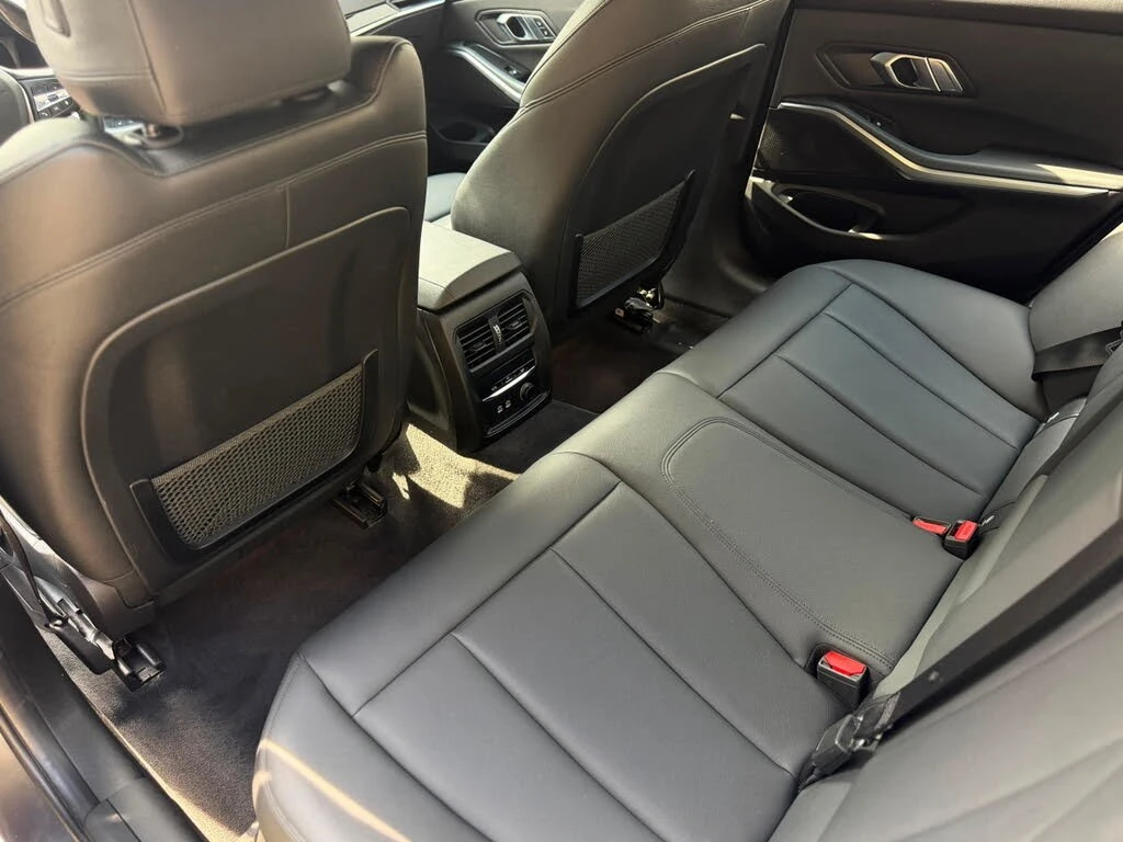 BMW 330 xDrive* АвтоКредит * (Цена до БГ), снимка 9 - Автомобили и джипове - 55630646