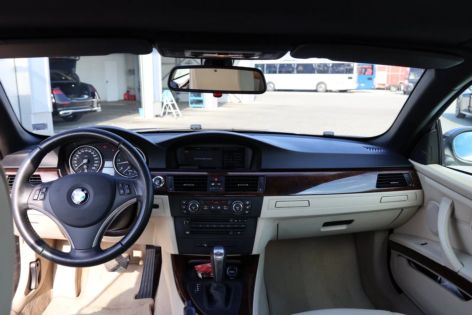BMW 330 E93 M57 62000 км, снимка 12 - Автомобили и джипове - 56365593
