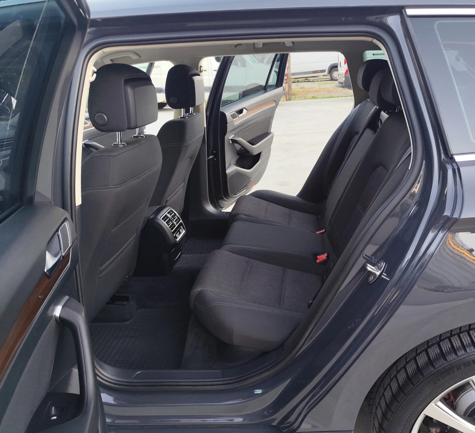 VW Passat 2.0-DSG-LED-NAVI-DISTRONIC-LANE-ASSIST-����� | Mobile.bg � ����������� 11
