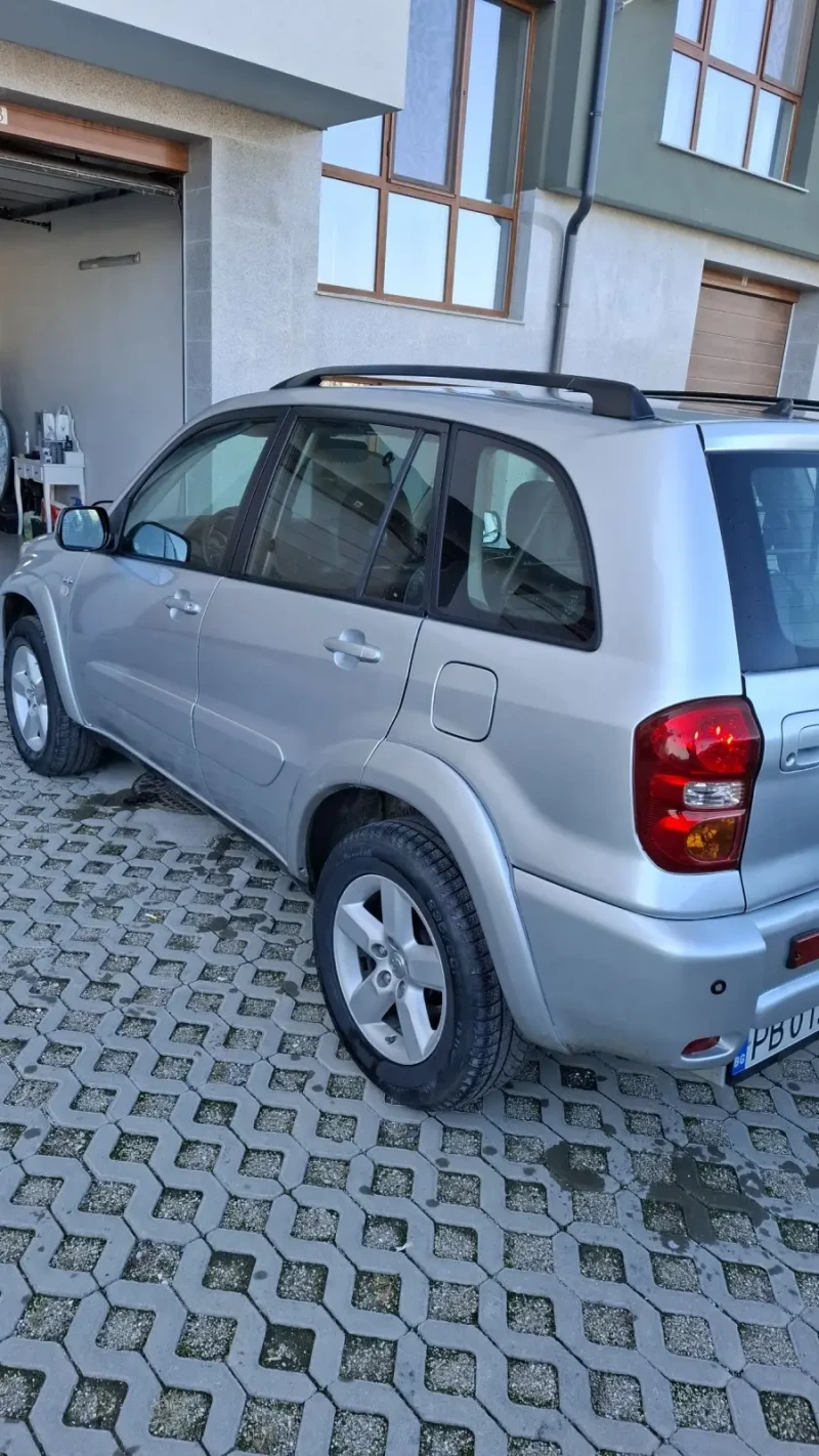 Toyota Rav4, снимка 15 - Автомобили и джипове - 48509354