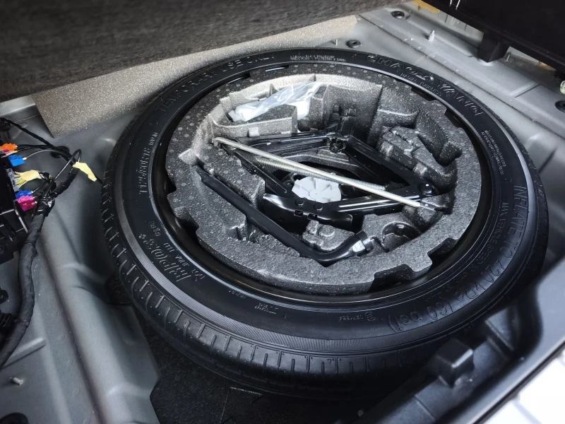 Volvo XC40 2.0d 150kc MOMENTUM FULL SERVICE IN VOLVO , снимка 12 - Автомобили и джипове - 52311903